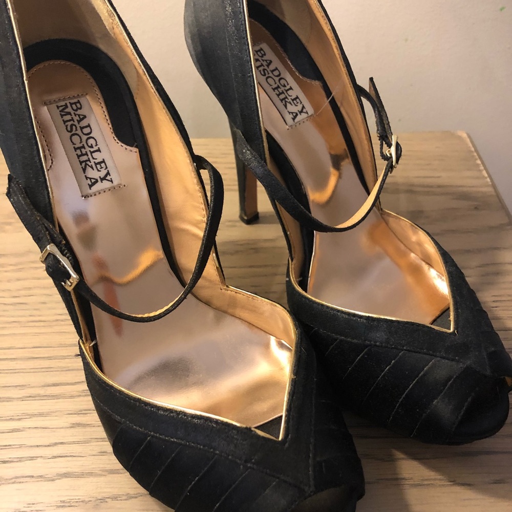 Great black pumps!